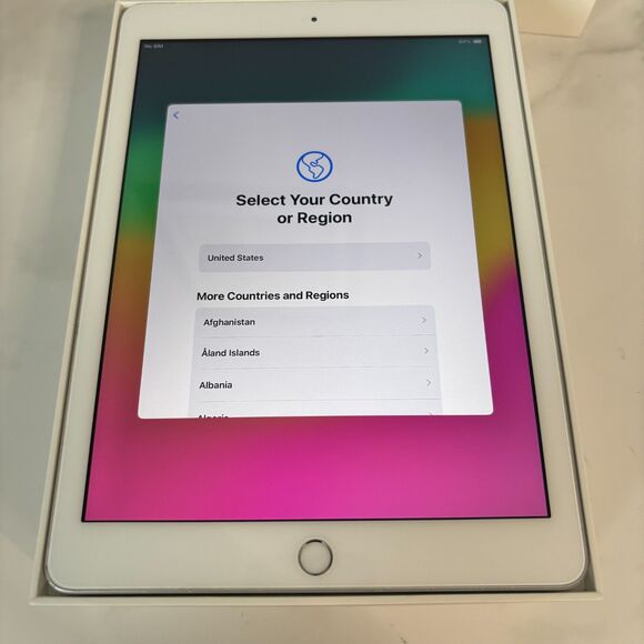 Unlocked Apple iPad 6th Gen 32GB A1954 Silver MR702LL/A Cellular WiFi 9.7" - Picture 3 of 8